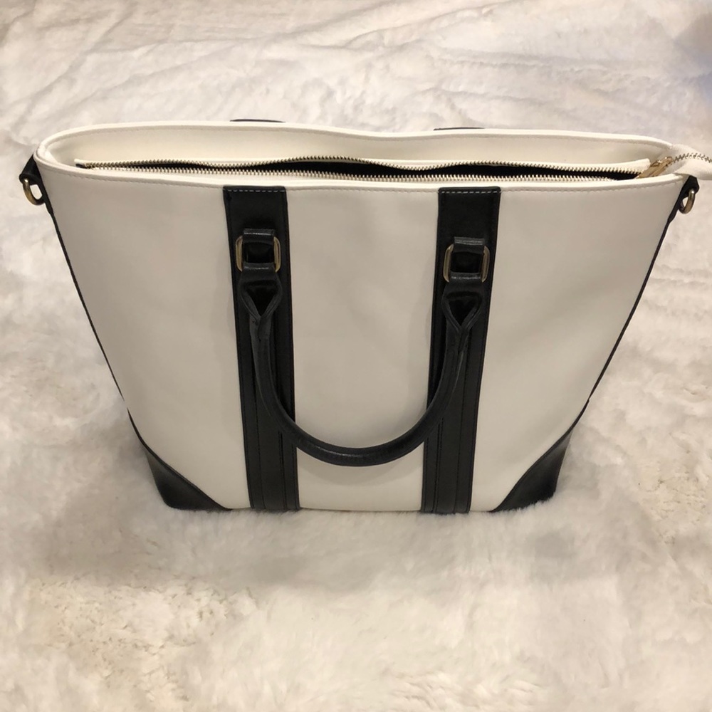 GUC * ShoeDazzle * Signature Tote with detachable shoulder strap